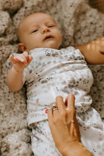 Load image into Gallery viewer, Embe 2-Way Legs In & Out Transitional Swaddle (3-6 Months) - 5 Colours