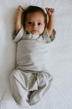 Load image into Gallery viewer, Embe 2-Way Legs In & Out Transitional Swaddle (3-6 Months) - 5 Colours