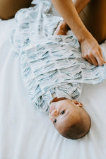 Load image into Gallery viewer, Embe 2-Way Legs In & Out Transitional Swaddle (3-6 Months) - 5 Colours
