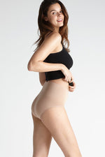 Load image into Gallery viewer, Yummie Tummie Seamlessly Shaped Ultralight Nylon Brief (2 Colours)
